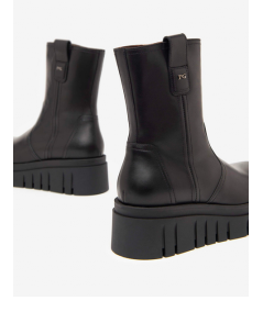 Nero Giardini  411922 Pelle nera naturale, cerniera suola rialzata con leggero cararmato