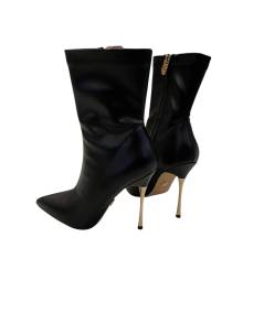 L'eleganza A.I.. Linea VENTURI  ADERENTE nera spillo  suola classica