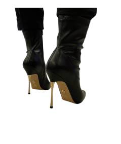 L'eleganza A.I.. Linea VENTURI  ADERENTE nera spillo  suola classica